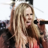 VIDEO: Watch Avril Lavigne & Travis Barker Perform 'Bite Me' on NEW YEAR'S ROCKIN EVE
