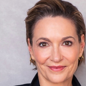 Interview: Theatre Life with Shannon Cochran Photo