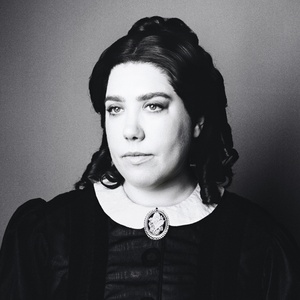 Photo: Hannah Solow Takes Over as Mary Todd Lincoln in OH, MARY! Photo