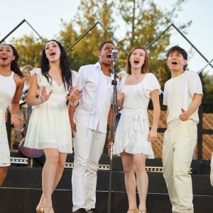 BWW Review: Transcendence Theatre Rocks Three Decades of Music with 'The Beat Goes…