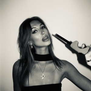 Liv Hanna Releases New Single 'crazy'