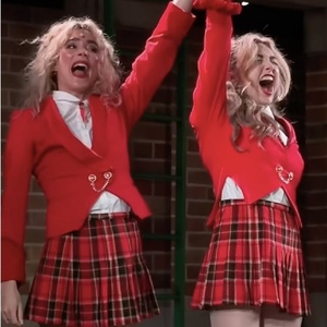 Video: Peyton List Gets Her HEATHERS Scrunchie as She Begins Rehearsals Photo