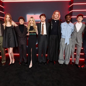 Photos: Gaten Matarazzo, Maya Hawke, & More at STRANGER THINGS 5 NYC Event Photo