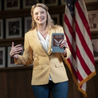 Wake Up With BWW 8/22: OKLAHOMA! at Barnes and Noble, and More! Image