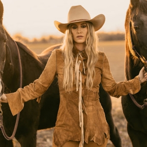 Video: Lainey Wilson Performs '4x4xU' on THE TONIGHT SHOW