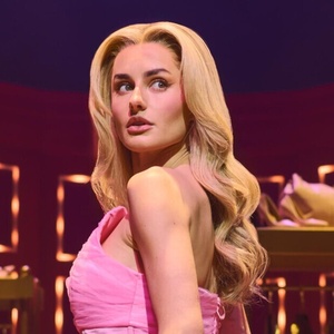 Amber Davies Calls Out Audience Member For Filming During LEGALLY BLONDE in Ireland Photo
