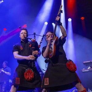 The Red Hot Chilli Pipers Come to the Warner Theatre  Video