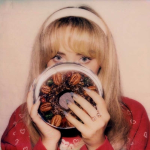 Sabrina Carpenter Drops 'Fruitcake' Holiday EP Photo