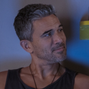 Interview: Ivan Hernandez on Bonding Over Theatre With Sarah Jessica Parker In AND…
