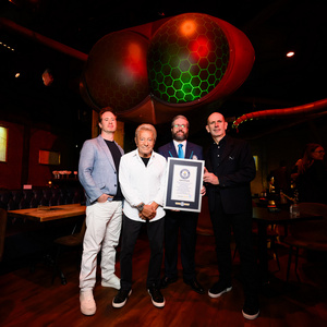 Jeff Wayne's THE WAR OF THE WORLDS Sets Guinness World Record For Longest-Running Imm