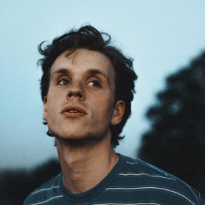Sebastian Schub Releases New Single 'before you hit the water.' Photo