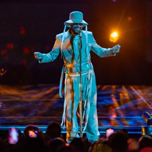 Maxwell to Make Debut at the Resorts World Theatre for 'The Serenade' Tour Photo