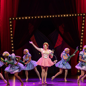 Review: GUYS AND DOLLS at Moonlight Stage