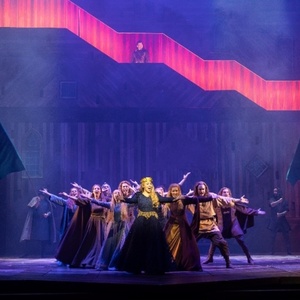 LOS PILARES DE LA TIERRA arranca hoy su segunda temporada en el EDP Gran Vía Photo