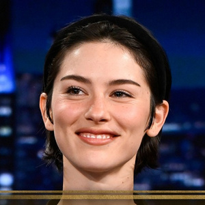 Gracie Abrams on TONIGHT SHOW: Album DAUGHTER FROM HELL and Look at My Life Arena Tou Photo