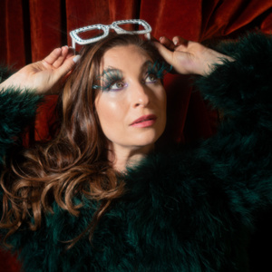 EDINBURGH 2026: Review: JESS ROBINSON: ELTON REIMAGINED: Assembly George Square Gardens