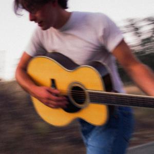 Noah Rinker Shares New Single "BLEEDING HEART" Ahead of Boys of Fall Tour Photo
