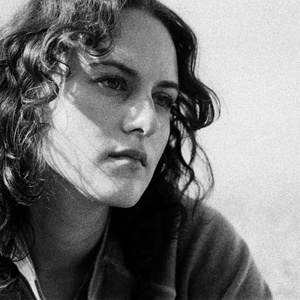 LA Singer-Songwriter Emma Ayzenberg to Release Debut LP 'Child of Saturn' Photo