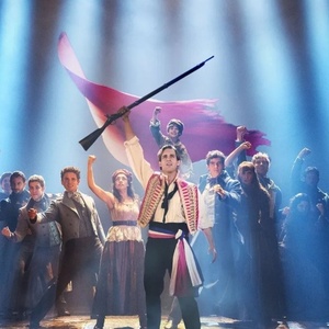 LOS MISERABLES celebra sus primeras 100 funciones coincidiendo con el aniversario de V&iac Photo