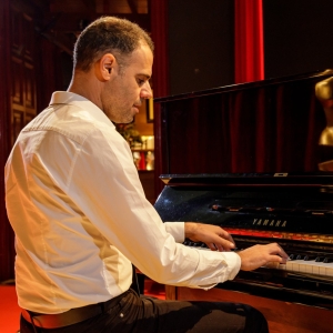 Joan Vázquez rinde tributo a Sondheim en SOMETHING’S COMING en el ciclo Terrats en Cultura