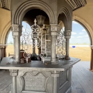 Video: Take a Closer Look at the Emerald City Station in WICKED Movie