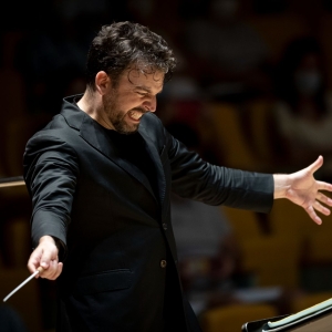Conductor James Gaffigan Unveils 23/24 Season Highlights & Begins Tenure As MD Of Two Photo