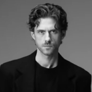 Video: Aaron Tveit Sings 'One Night in Bangkok' From CHESS Photo