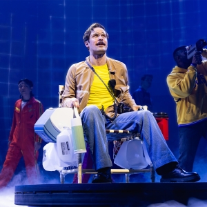 Video: 42 BALLOONS North American Premiere at Chicago Shakespeare Theater Video