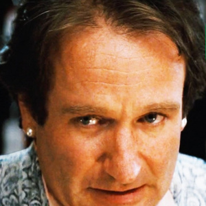 MRS. DOUBTFIRE's Disguise Falls Apart in New Hulu Clip From the Robin Williams Film Photo