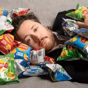 EDINBURGH 2025: Review: STUART MCPHERSON: CRISPS AND A LIE DOWN Photo