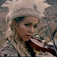 Lindsey Stirling Premieres 'We Three Gentlemen' Video Today Photo