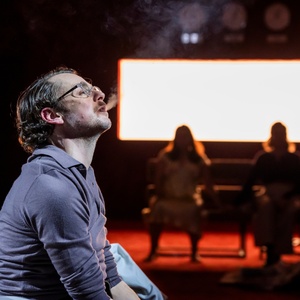 Review: BROKEN GLASS, Young Vic Photo