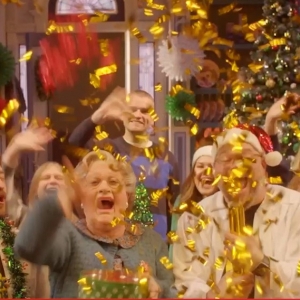 Video: MRS. DOUBTFIRE Performs Their Christmas Song Nollaig Chridheil Photo