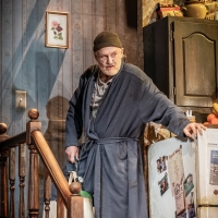 Review: MAD HOUSE, Ambassadors Theatre