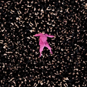 Oliver Tree Releases “Bounce” New Single Heralds Third Solo Album 'Alone in a Crowd Photo