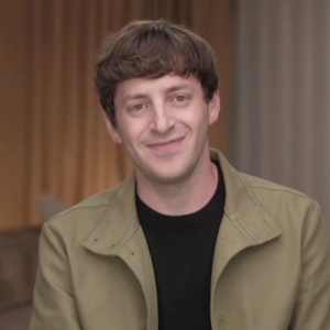 Video: Alex Edelman on Transition From JUST FOR US to Peacock’s THE PAPER Video