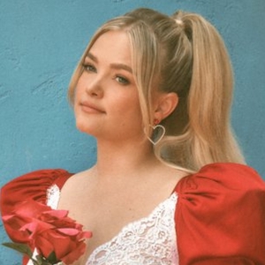 Hailey Whitters Announces New EP 'I'm In Love' Photo
