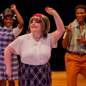 Review: HAIRSPRAY at Derby Dinner Playhouse Photo