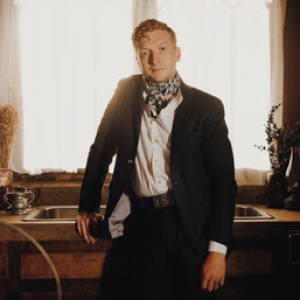 Tyler Childers Unveils 'Snipe Hunter' Tracklist, Shares 'Oneida' Single Photo