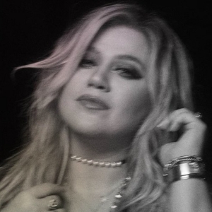 Kelly Clarkson Drops New Single 'Favorite Kind of High' Co-Written By Carly Rae Jepse Photo