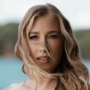 Photos: Maddie Font Announces DRIVE ME AROUND EP Photo