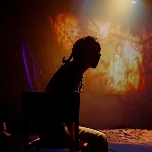 Review: A GRAIN OF SAND, Arcola Theatre Photo