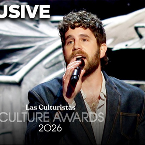 Video: Ben Platt Covers FRIENDS Song 'Smelly Cat' for Lisa Kudrow at Las Culturistas Awards 2026