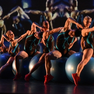 MOMIX ALICE Comes to Overture This Month Video