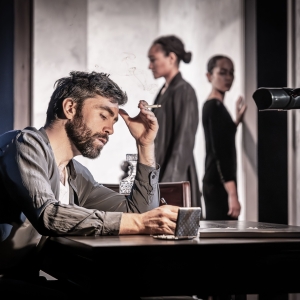 Review: VISIT FROM AN UNKNOWN WOMAN, Hampstead Theatre Photo