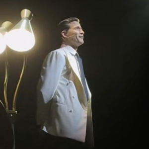 Video: Dez Duron Sings to MAYBE HAPPY ENDING Audience During Tech Hold Photo