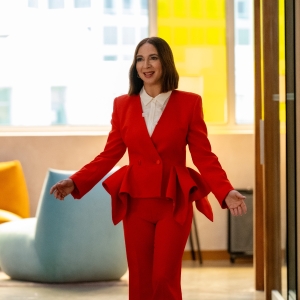 Apple TV+ Sets Season 3 Premiere for LOOT with Maya Rudolph Photo