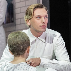 Video: STRANGER THINGS Star Jamie Campbell Bower Makes Cameo in Broadway Play