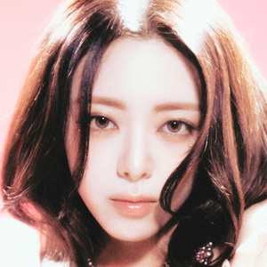 Interview: ITZY&rsquo;s YUNA on her Solo Debut &lsquo;Ice Cream&rsquo; and Stepping Out on Photo