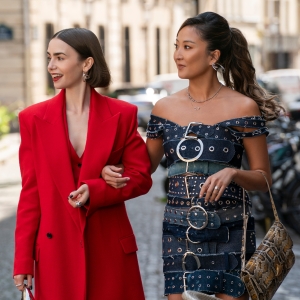 Photos: First-Look at Ashley Park & More in EMILY IN PARIS Season 5 Photo